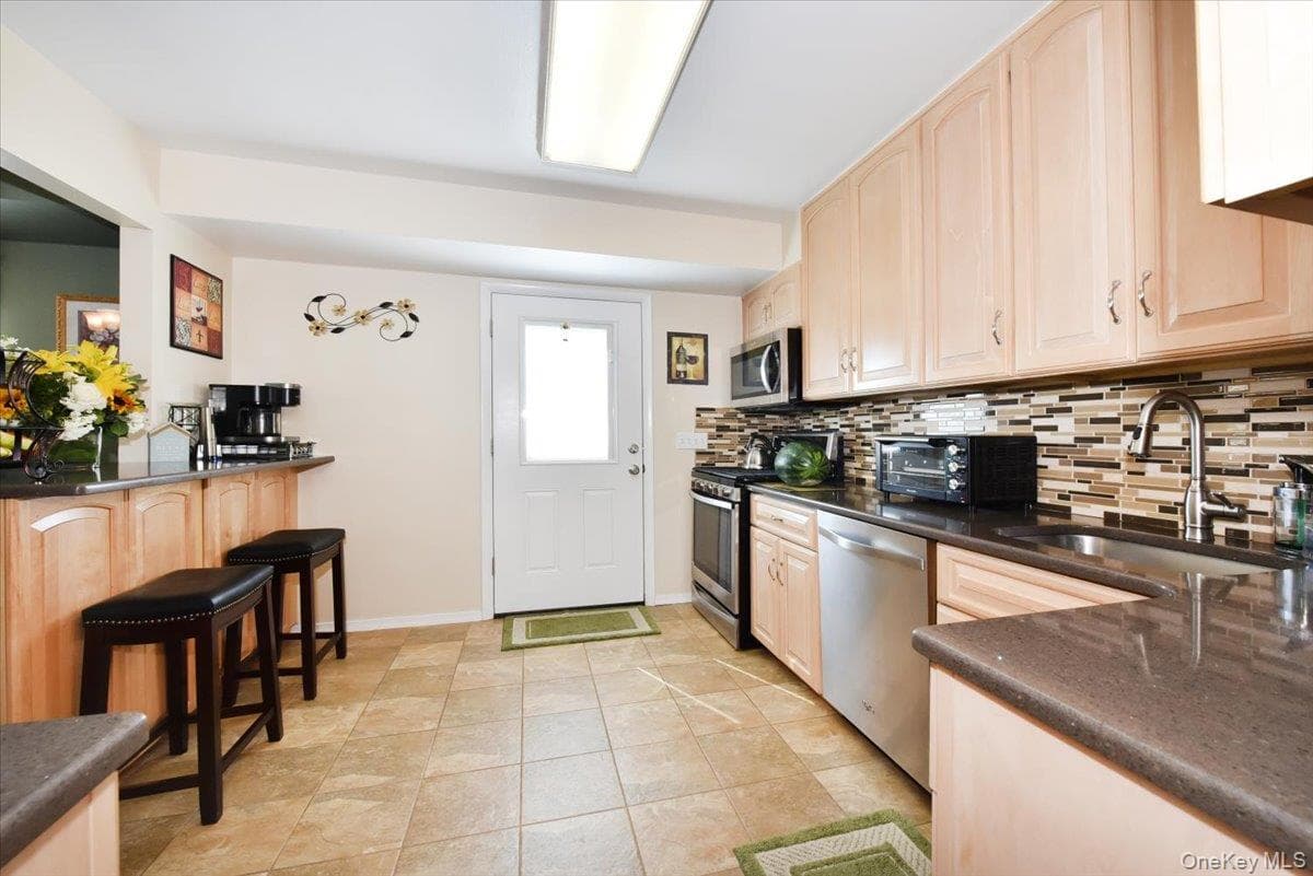 283 W Gates Avenue thumbnail 13