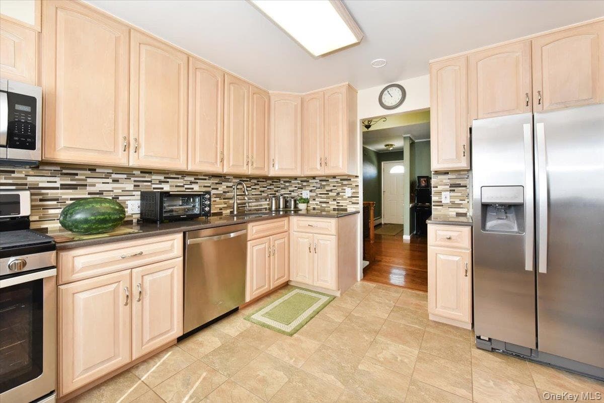 283 W Gates Avenue thumbnail 14