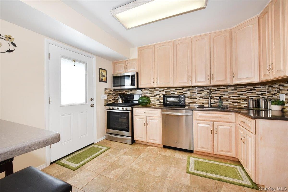 283 W Gates Avenue thumbnail 12
