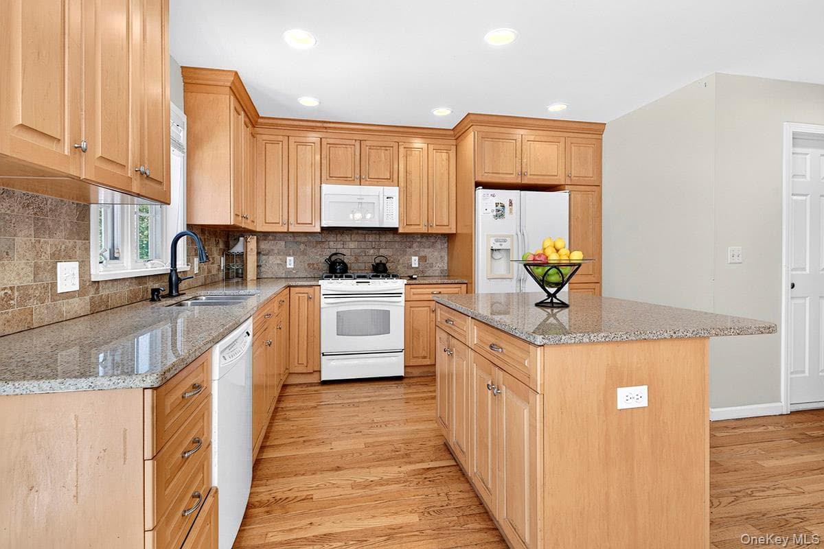 41 Mount Morris Avenue thumbnail 15
