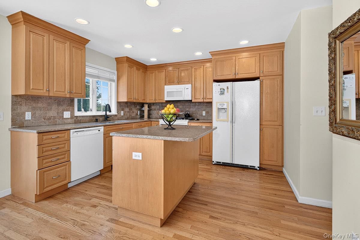 41 Mount Morris Avenue thumbnail 13