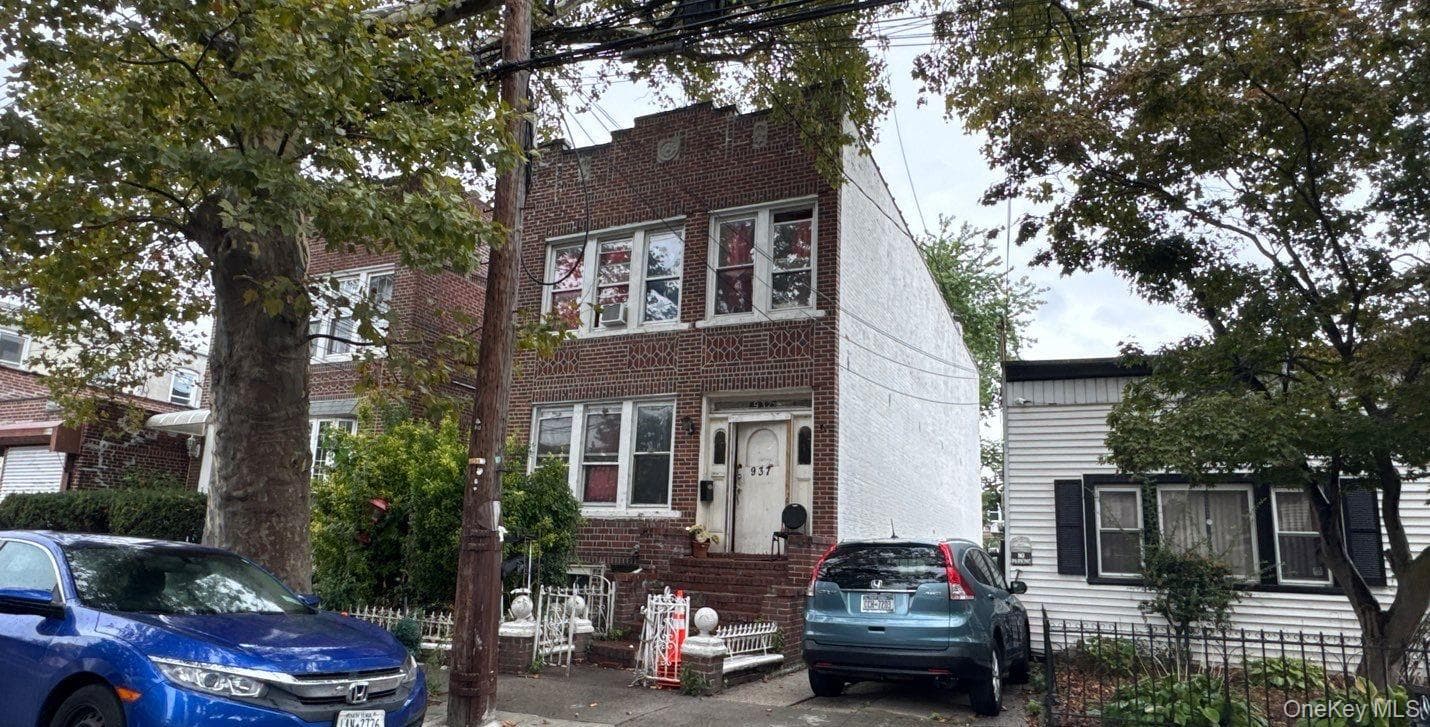 937 E 95th Street thumbnail 3