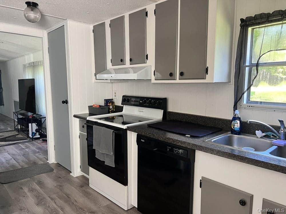 166 Seeman Road thumbnail 40