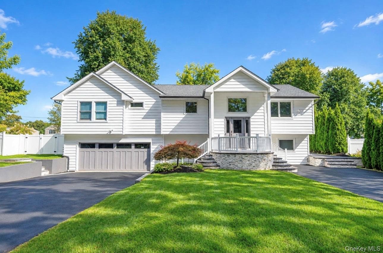 15 Dillon Drive, Dix Hills