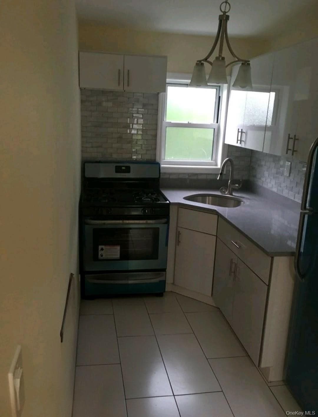 1281 E 223rd Street thumbnail 4