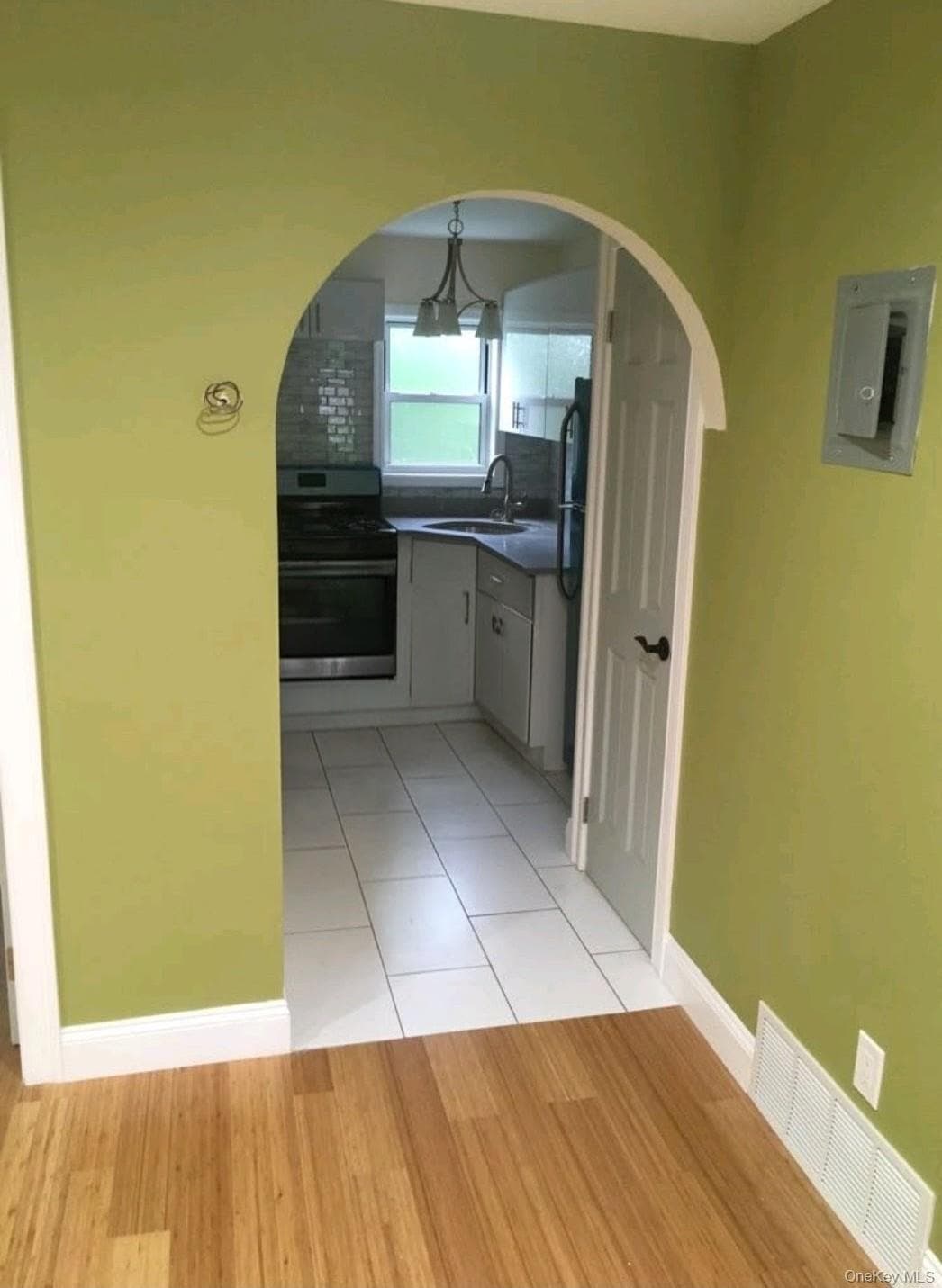 1281 E 223rd Street thumbnail 2
