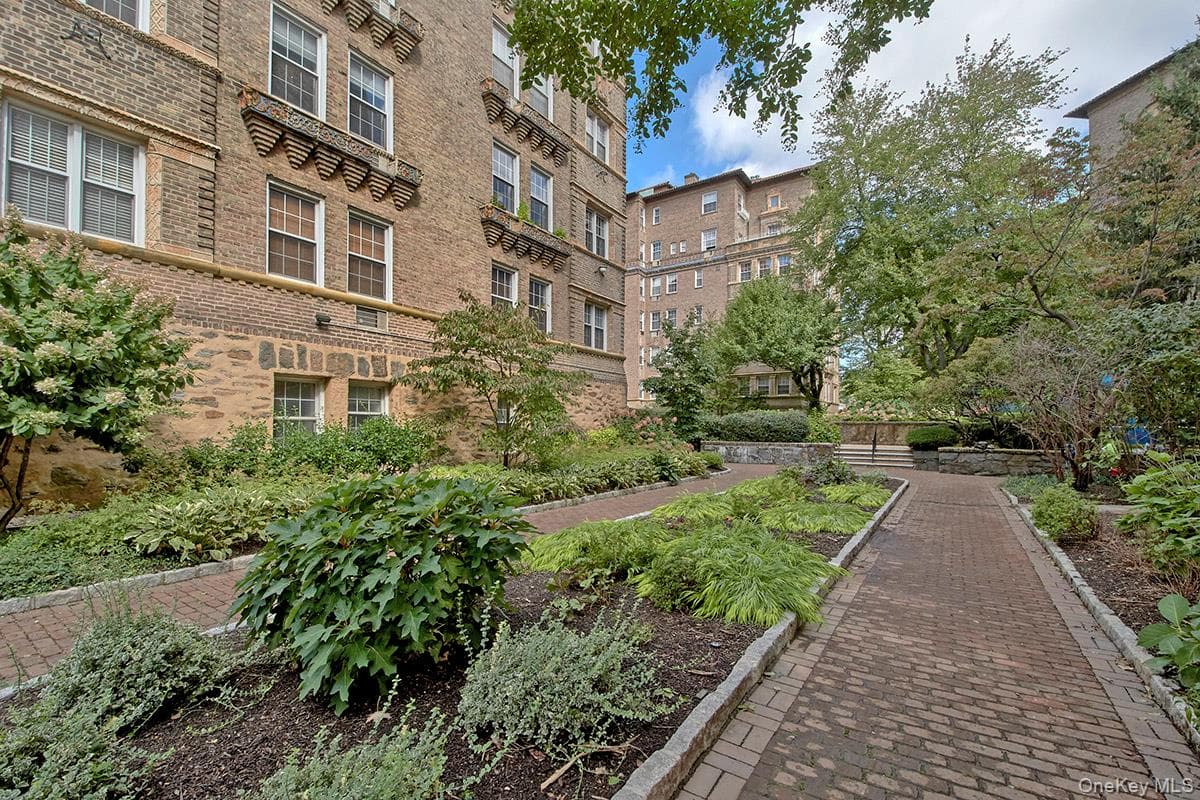 16 N Chatsworth Avenue Unit: 311 thumbnail 23