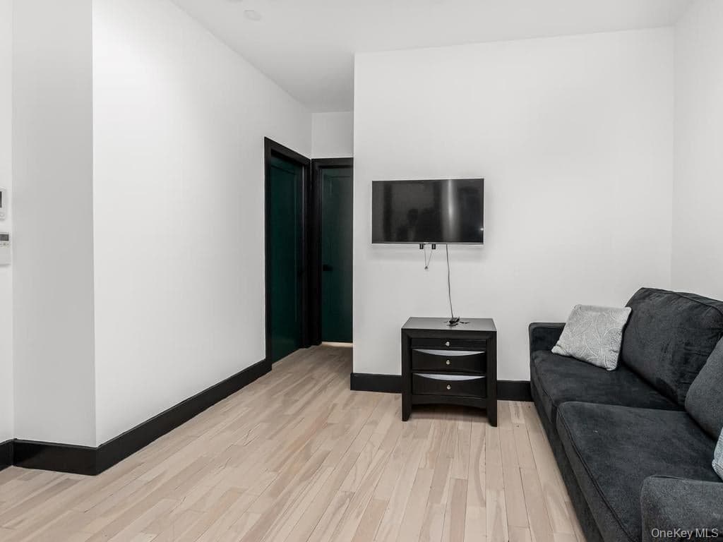 2458 Lorillard Place thumbnail 2