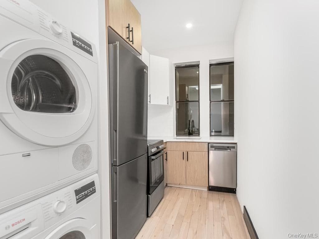 2458 Lorillard Place thumbnail 3