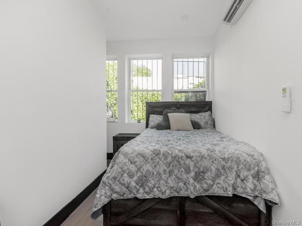 2458 Lorillard Place thumbnail 18
