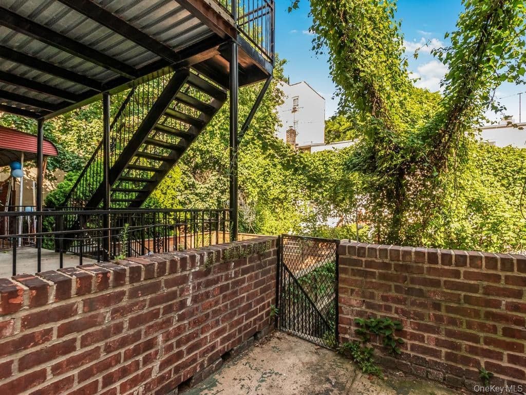 2458 Lorillard Place thumbnail 19