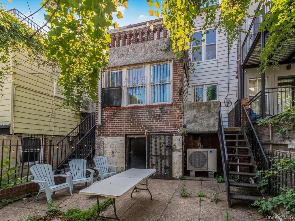 2458 Lorillard Place thumbnail 21