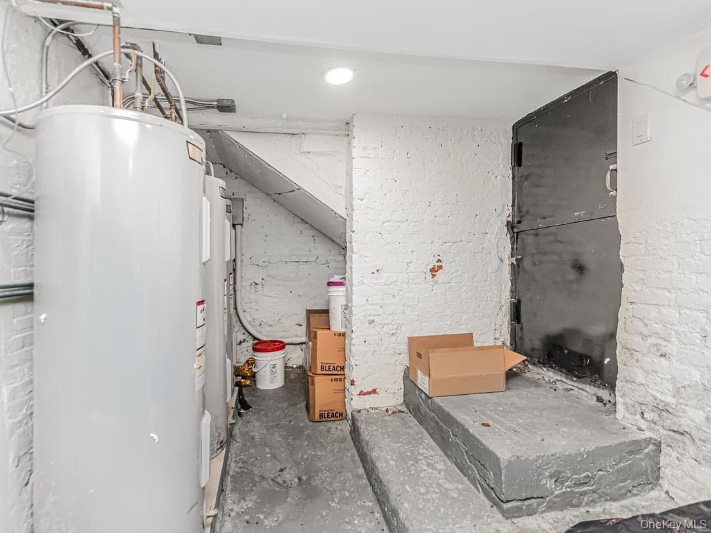 2458 Lorillard Place thumbnail 24