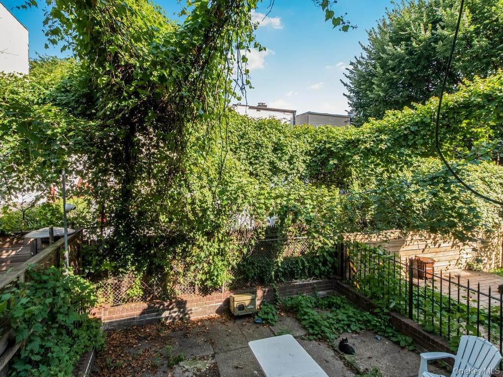 2458 Lorillard Place thumbnail 20