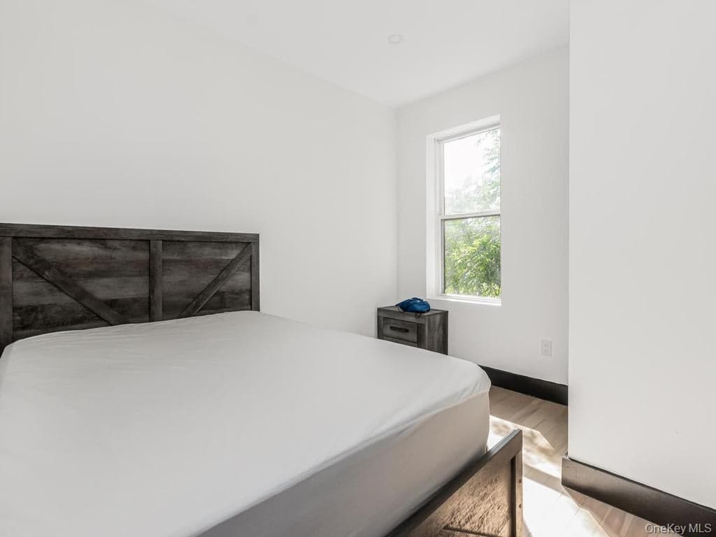 2458 Lorillard Place thumbnail 6