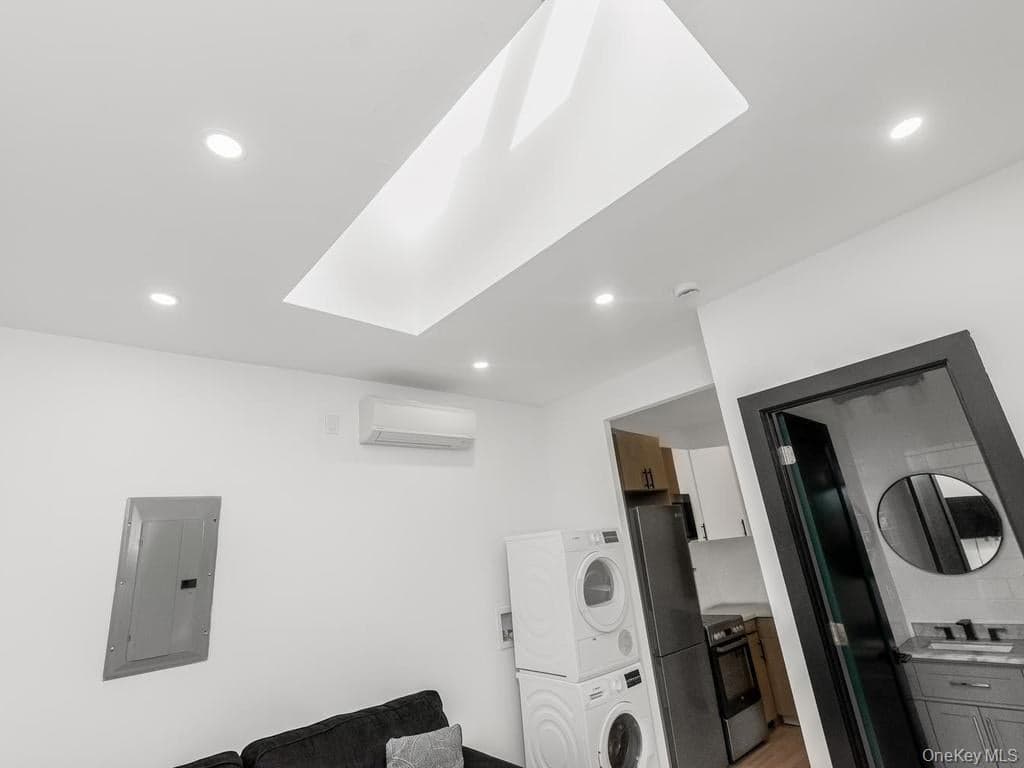 2458 Lorillard Place thumbnail 8
