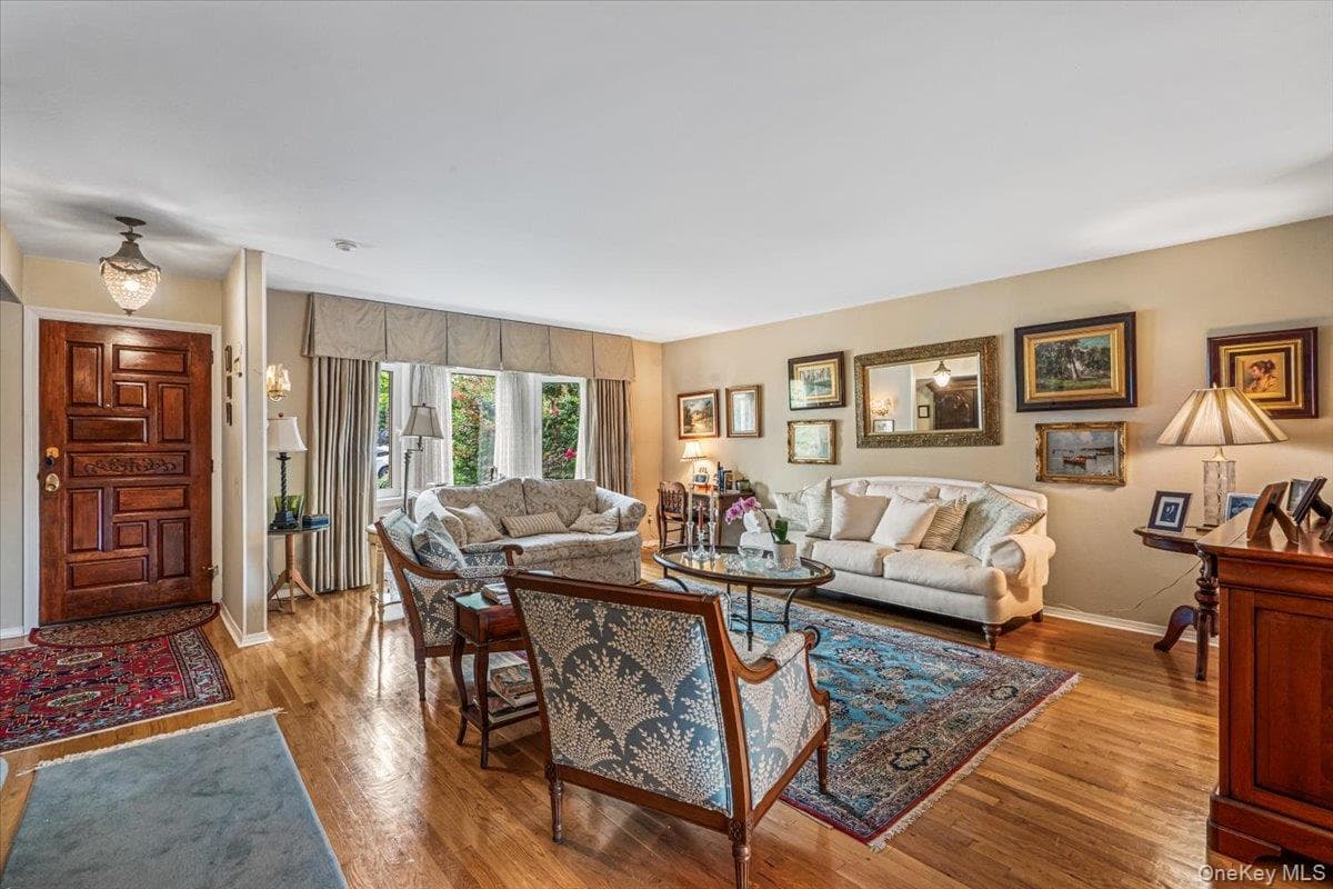 3850 Hillcrest Avenue thumbnail 4