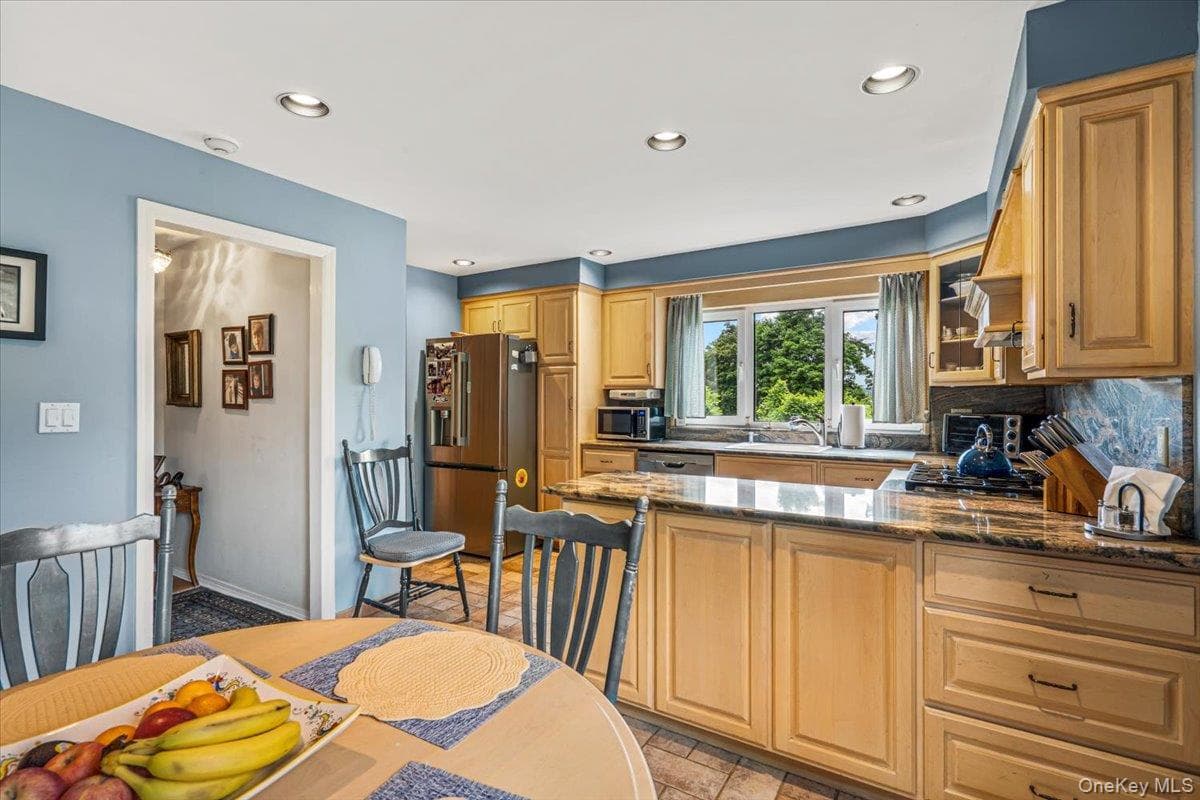 3850 Hillcrest Avenue thumbnail 11