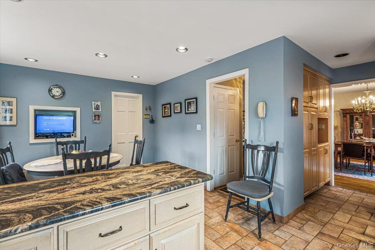 3850 Hillcrest Avenue thumbnail 12