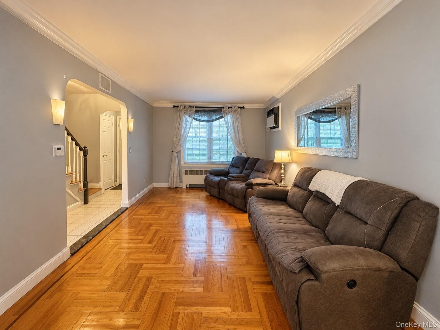 1660 Jarvis Avenue thumbnail 9