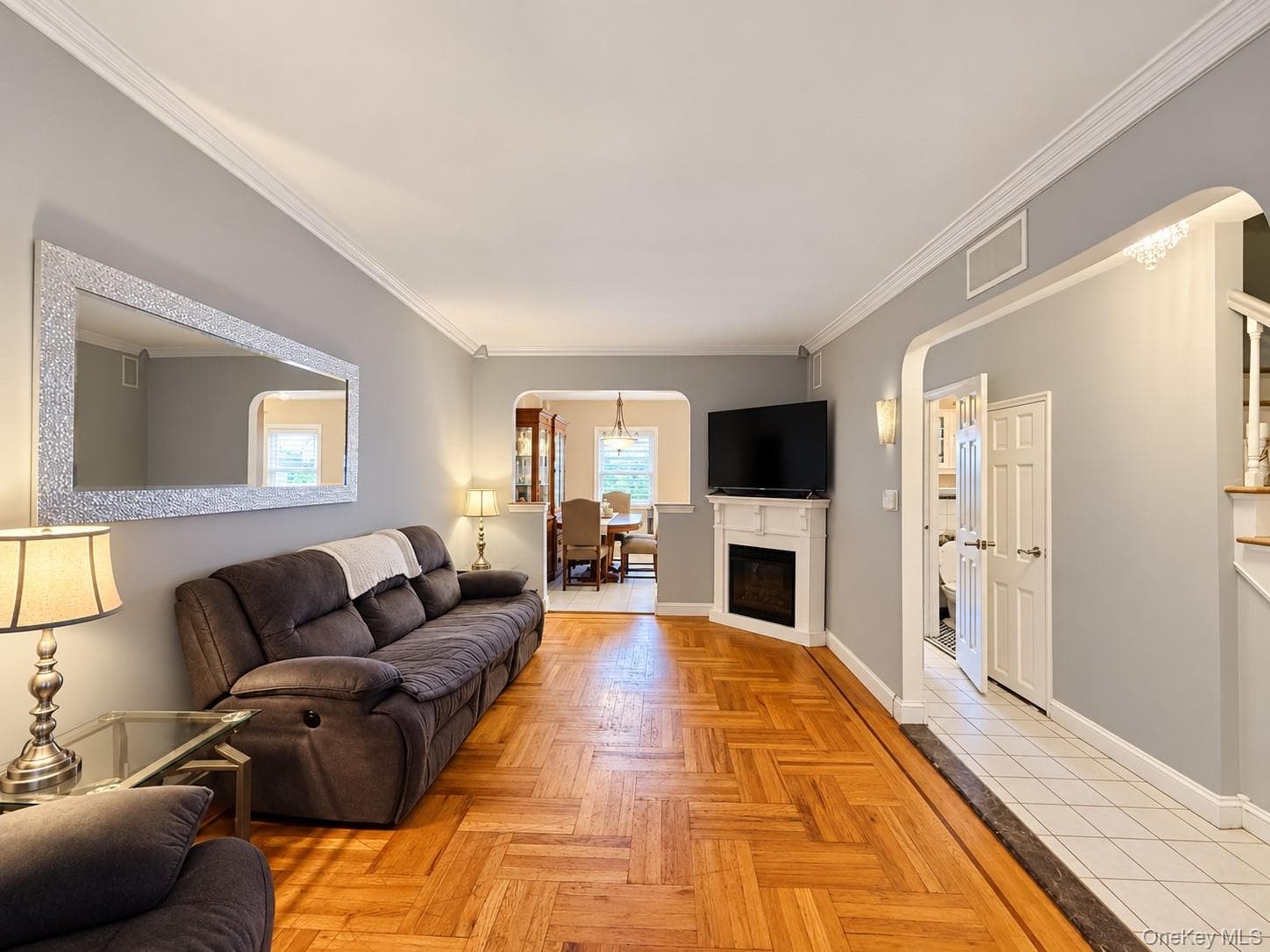 1660 Jarvis Avenue thumbnail 8