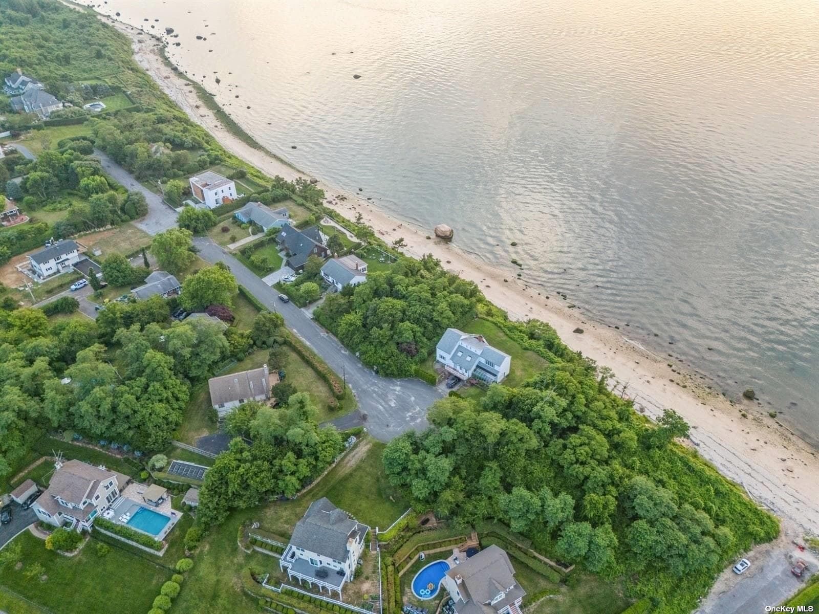 895 Glen Court thumbnail 4