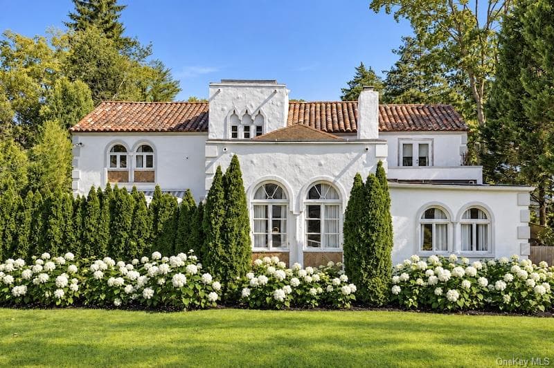 20 Shawnee Road, Scarsdale