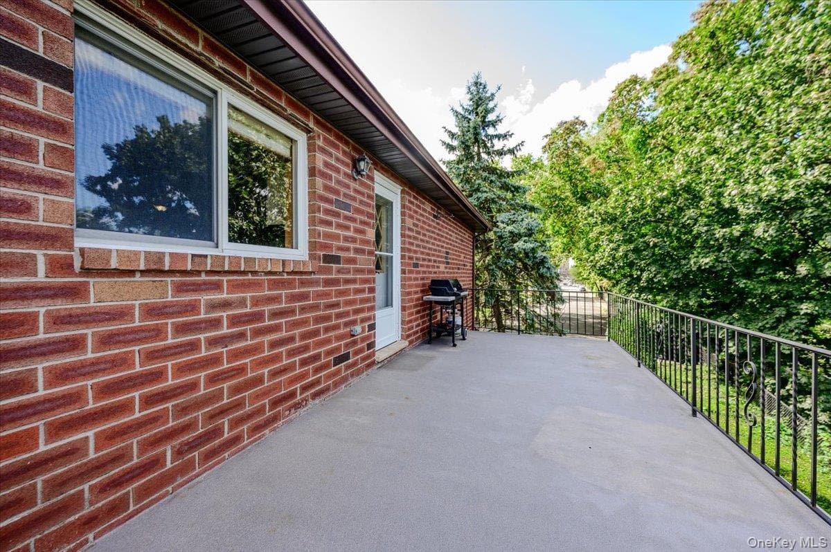 77 W Devonia Avenue thumbnail 18
