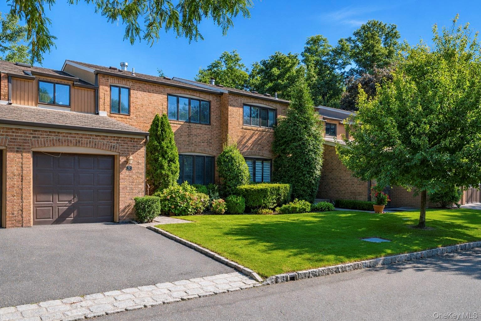 95 Windsor Gate Drive thumbnail 2
