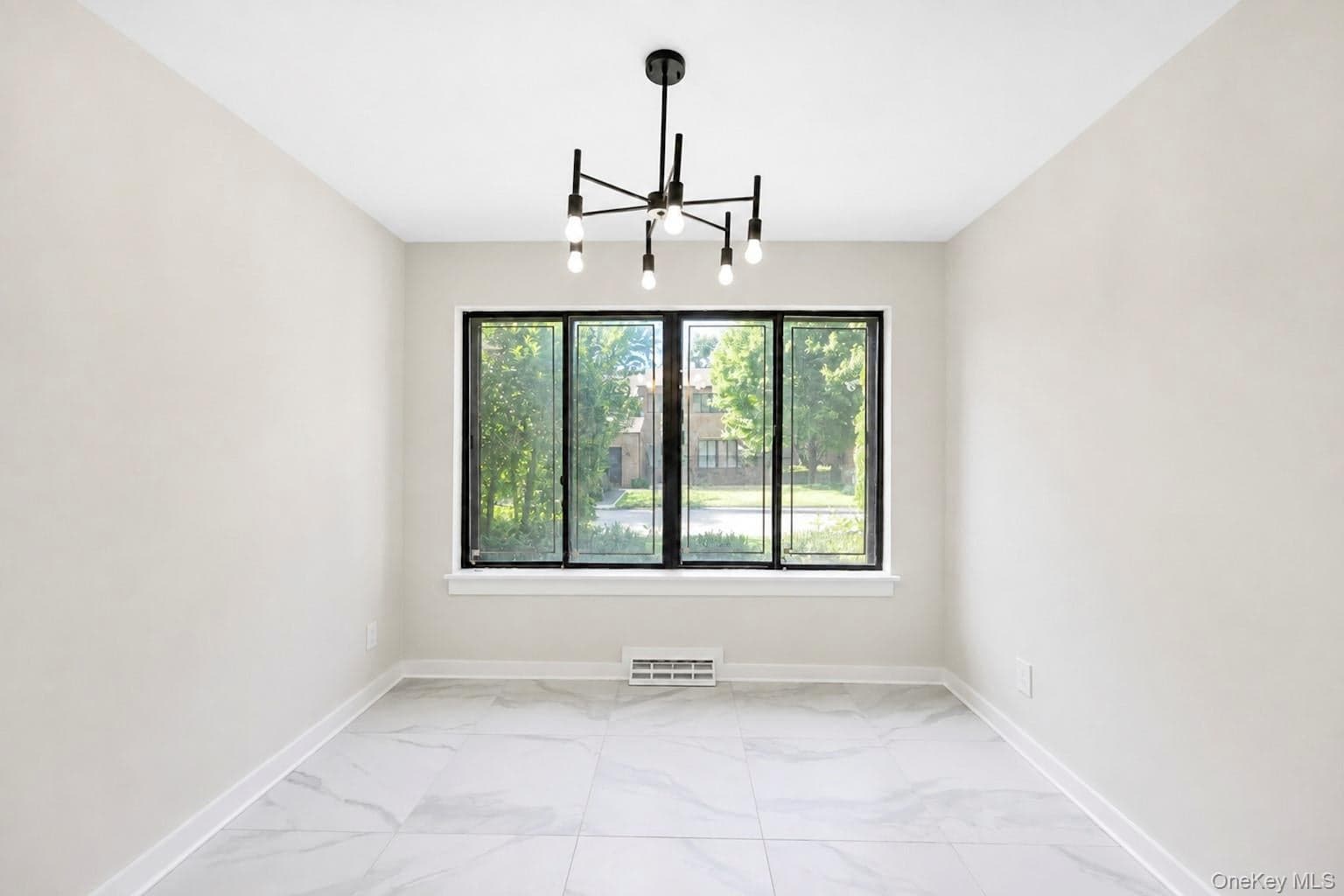 95 Windsor Gate Drive thumbnail 27