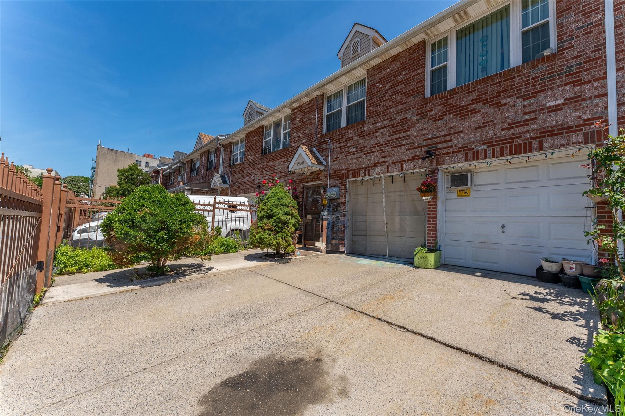 1556 Longfellow Avenue thumbnail 2