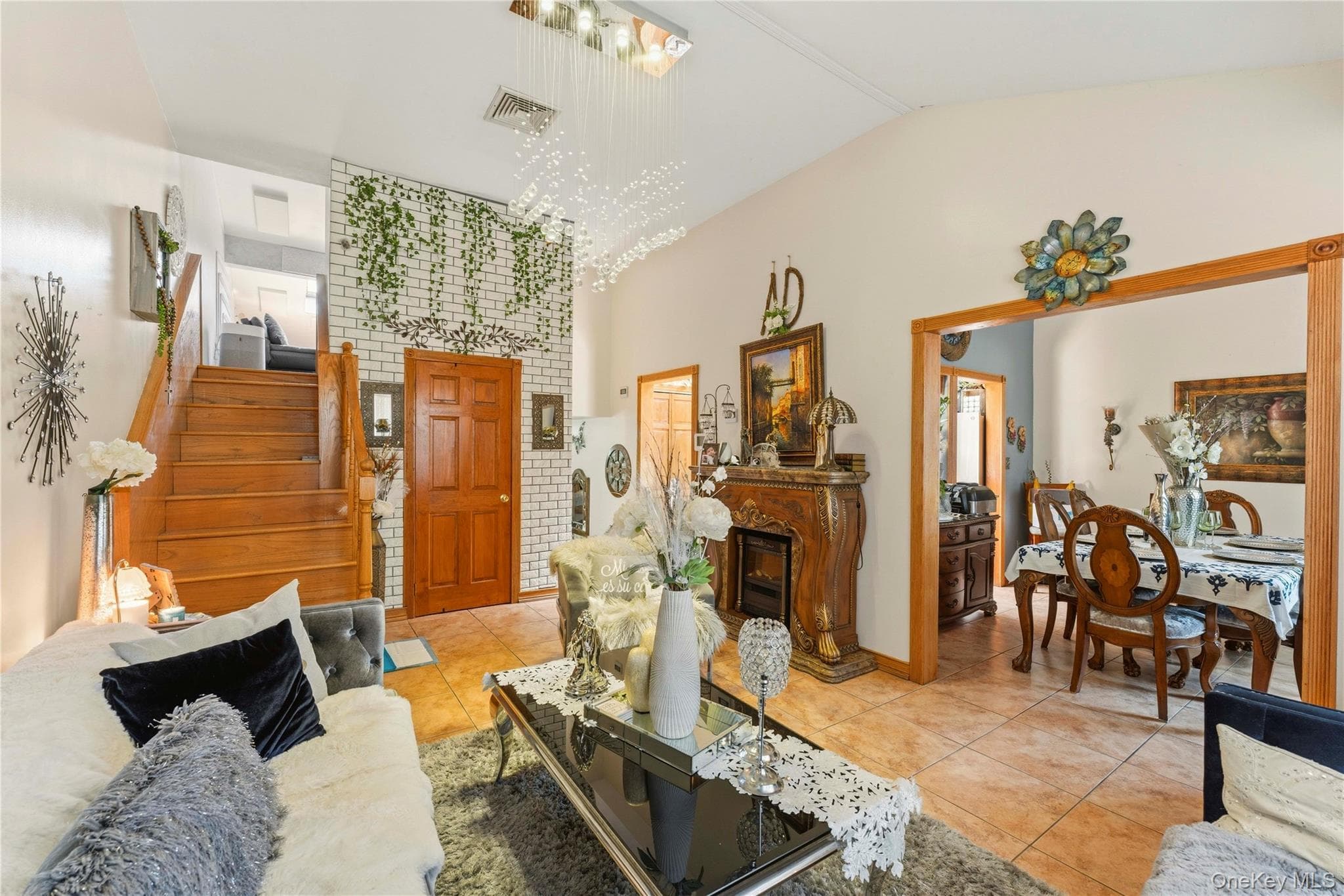 1556 Longfellow Avenue thumbnail 4