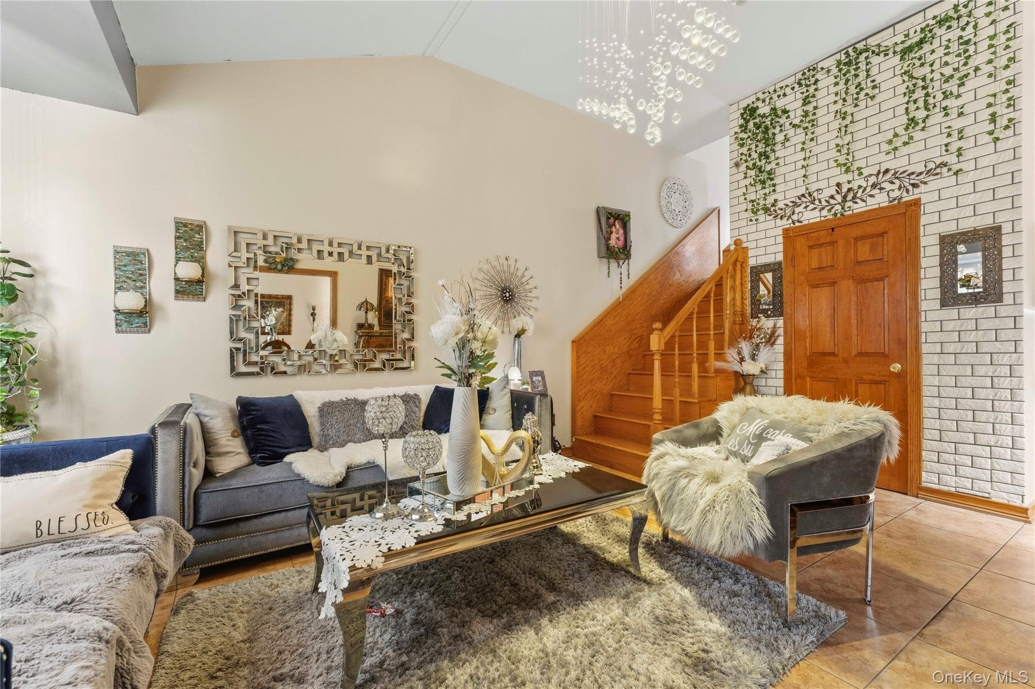 1556 Longfellow Avenue thumbnail 3