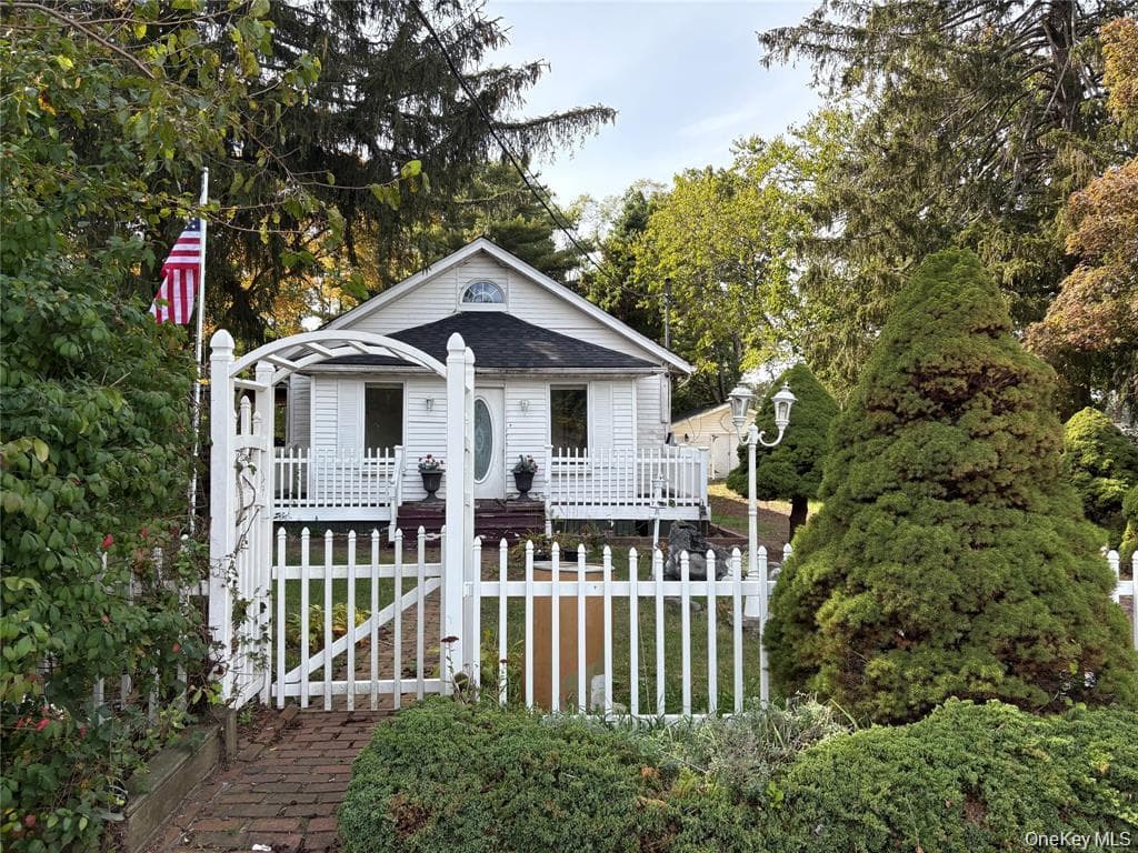 2408 Pine Avenue photo 1