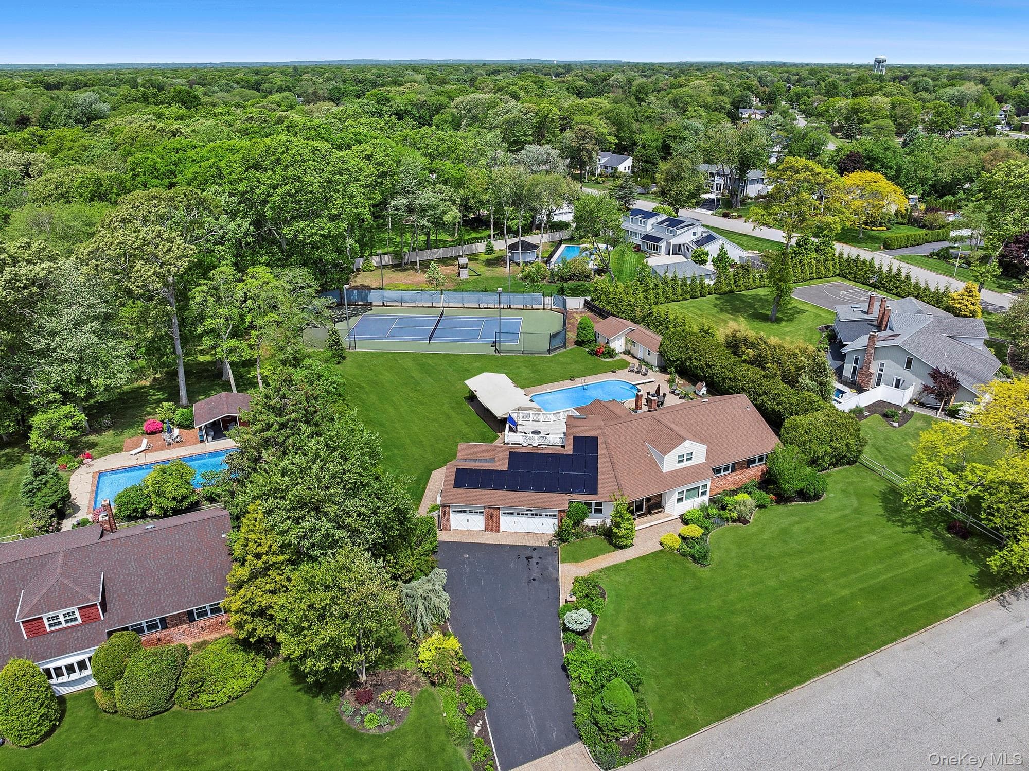 9 Dove Lane, Bay Shore