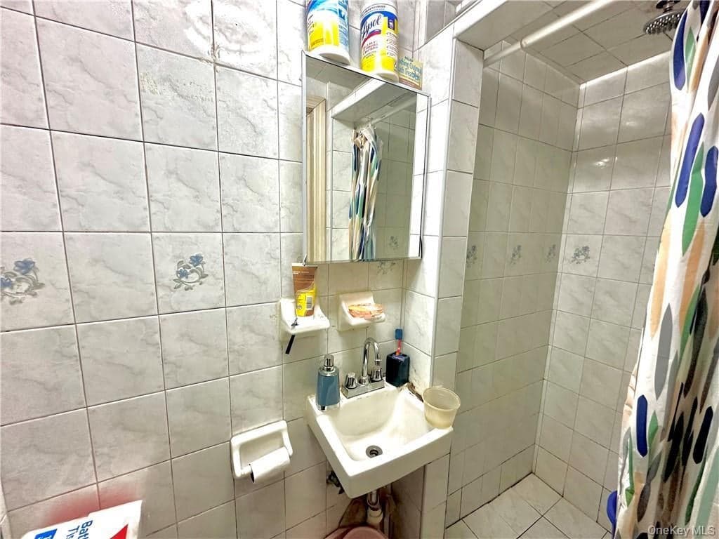 677 E 38th Street thumbnail 9