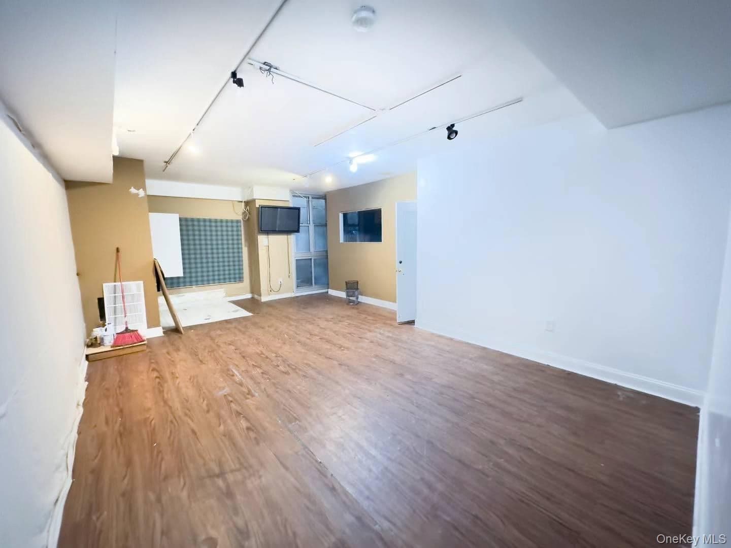 147 Manhattan Avenue thumbnail 9