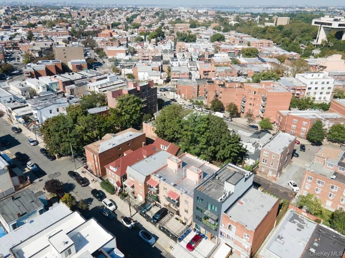 147 Manhattan Avenue thumbnail 2