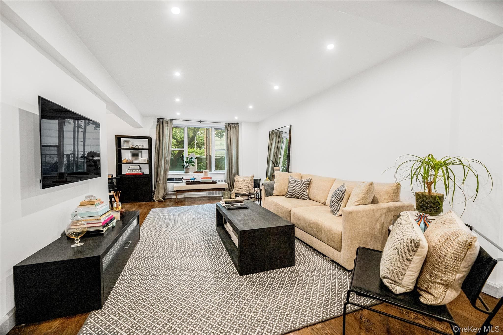 2390 Palisade Avenue Unit: 2B photo 1