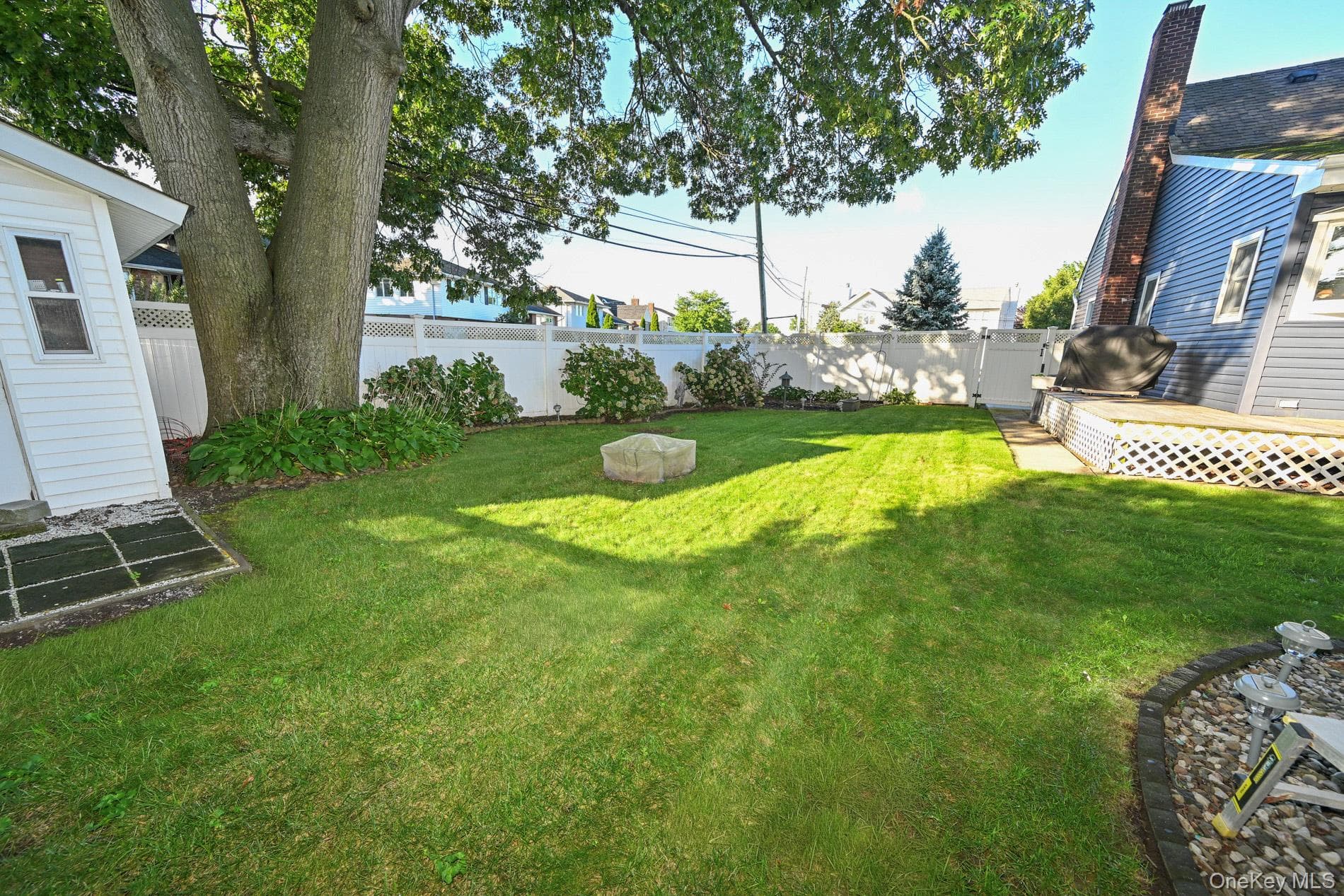 2297 Girard Place thumbnail 25