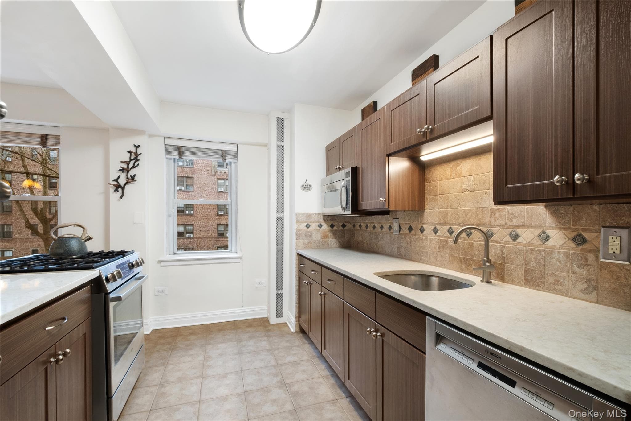 235 Garth Road Unit: E2A, Scarsdale
