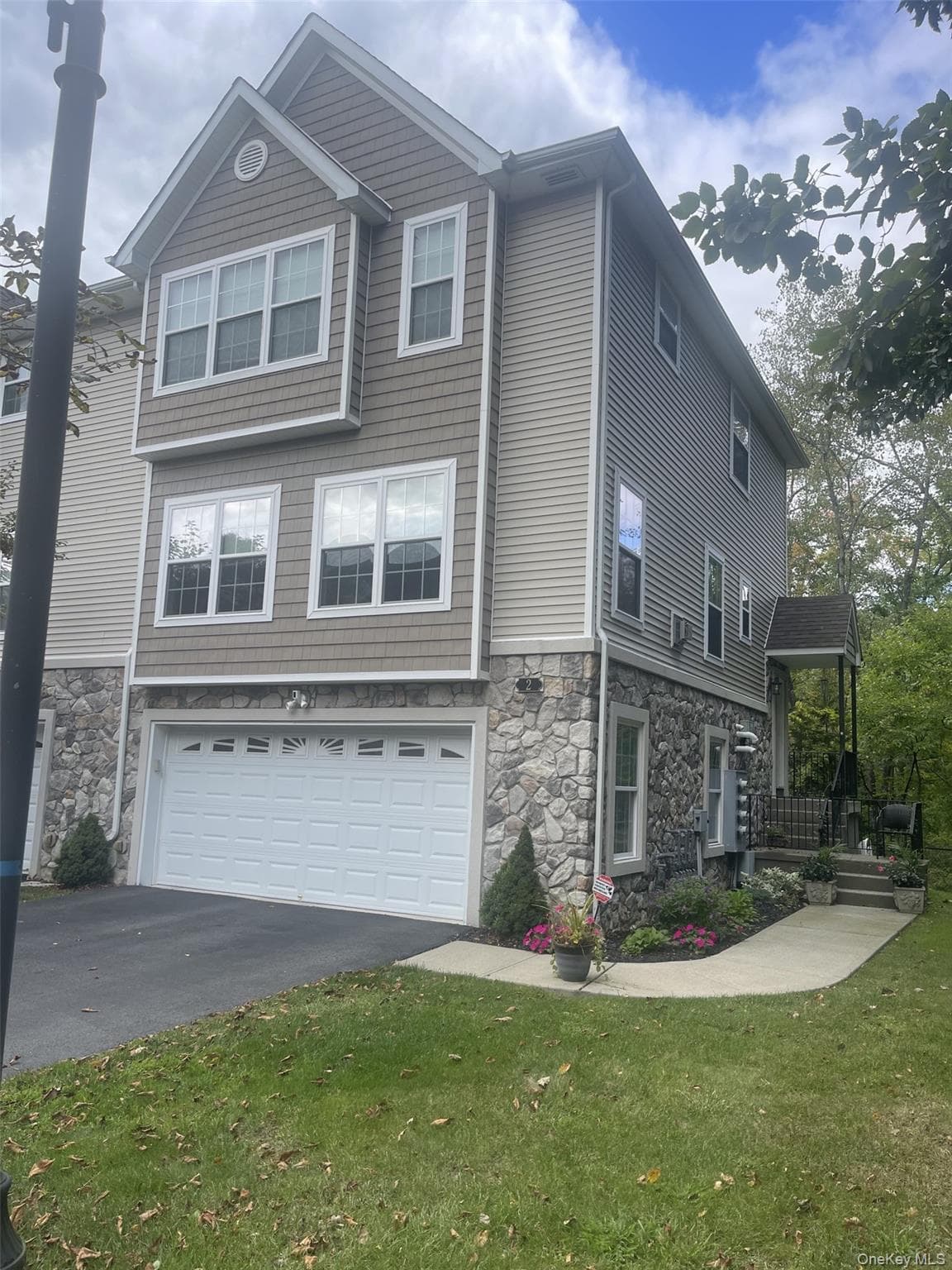 2 Seeley Bull Street, Monroe