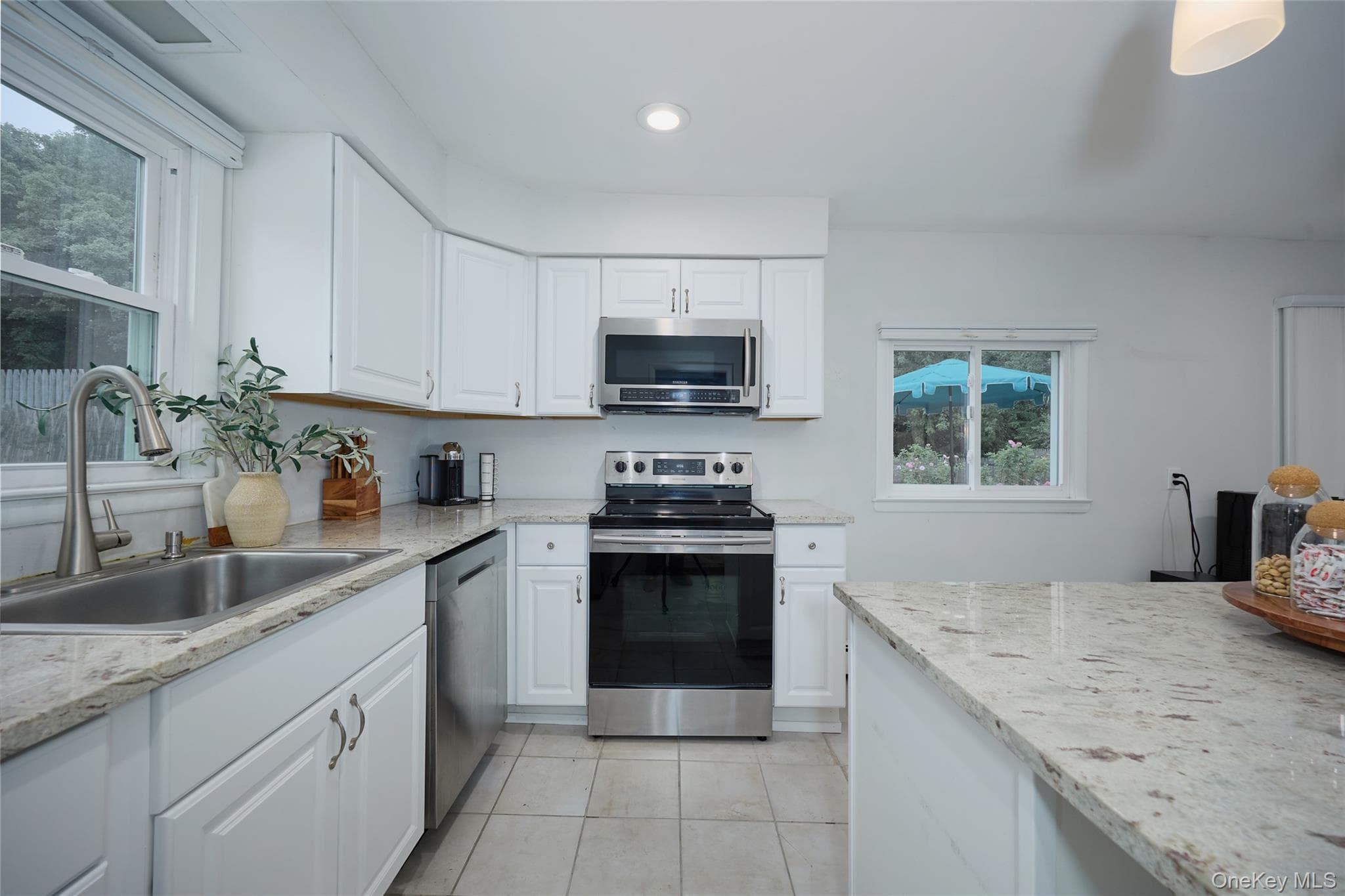 181 N Grand Avenue thumbnail 23