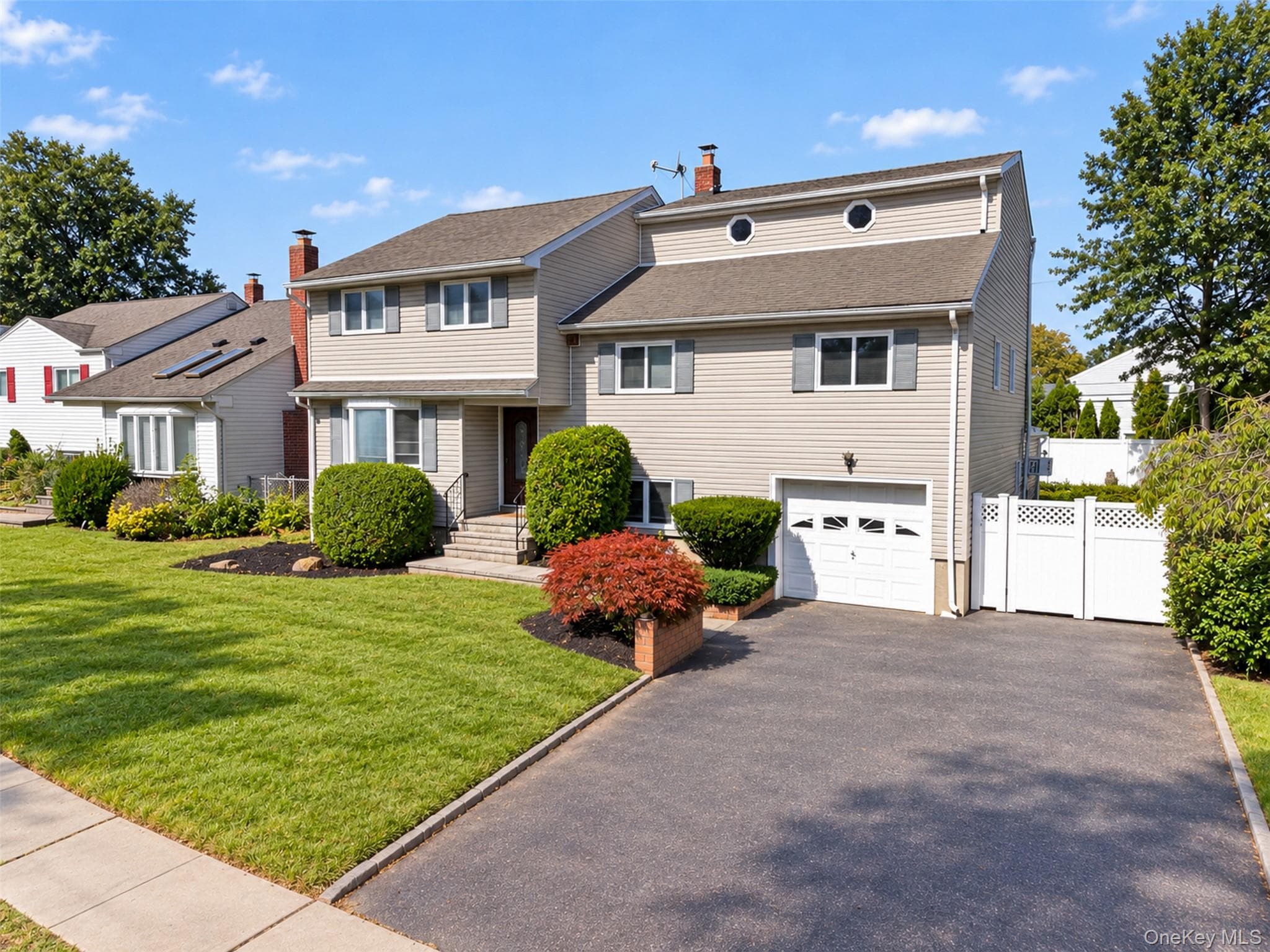 11 Lincrest Street, Syosset