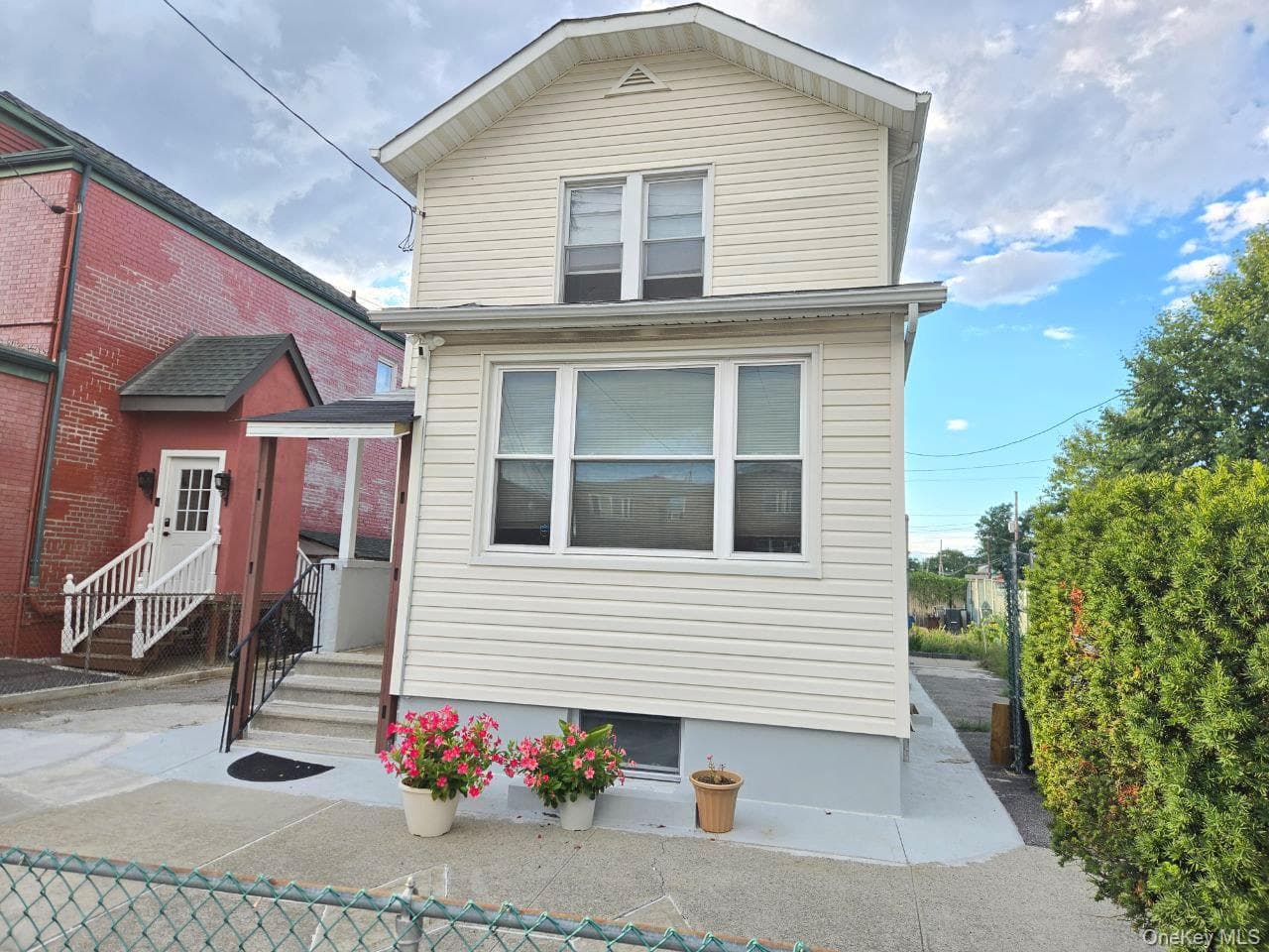 3175 Layton Avenue photo 1