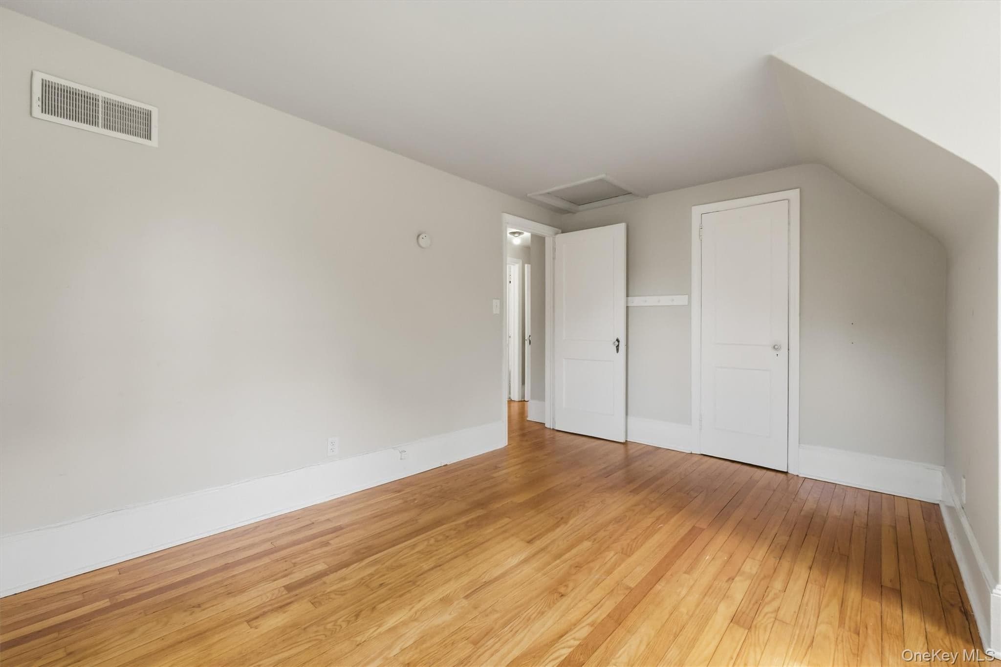 107 E Cedar Street thumbnail 41