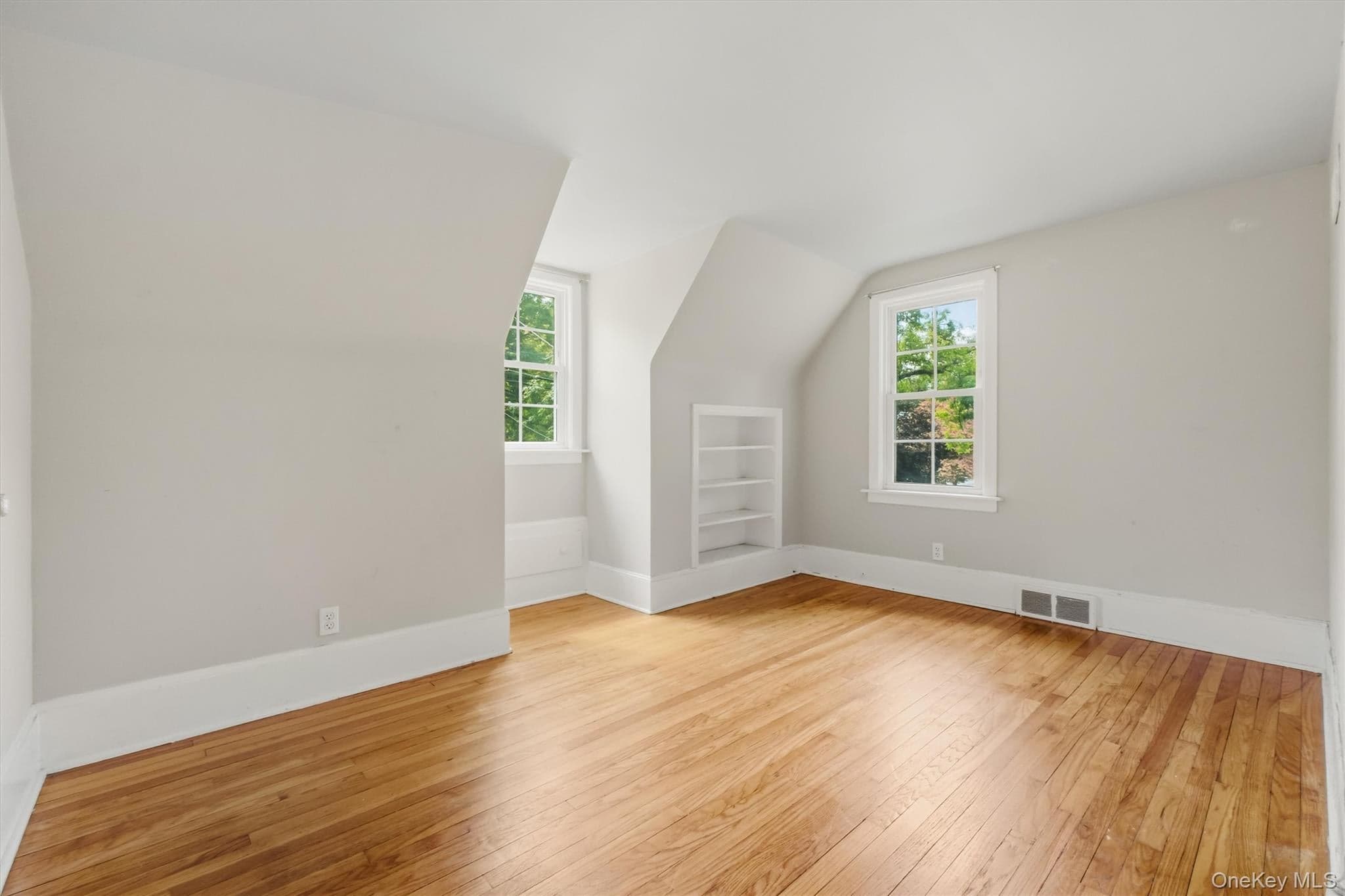 107 E Cedar Street thumbnail 40
