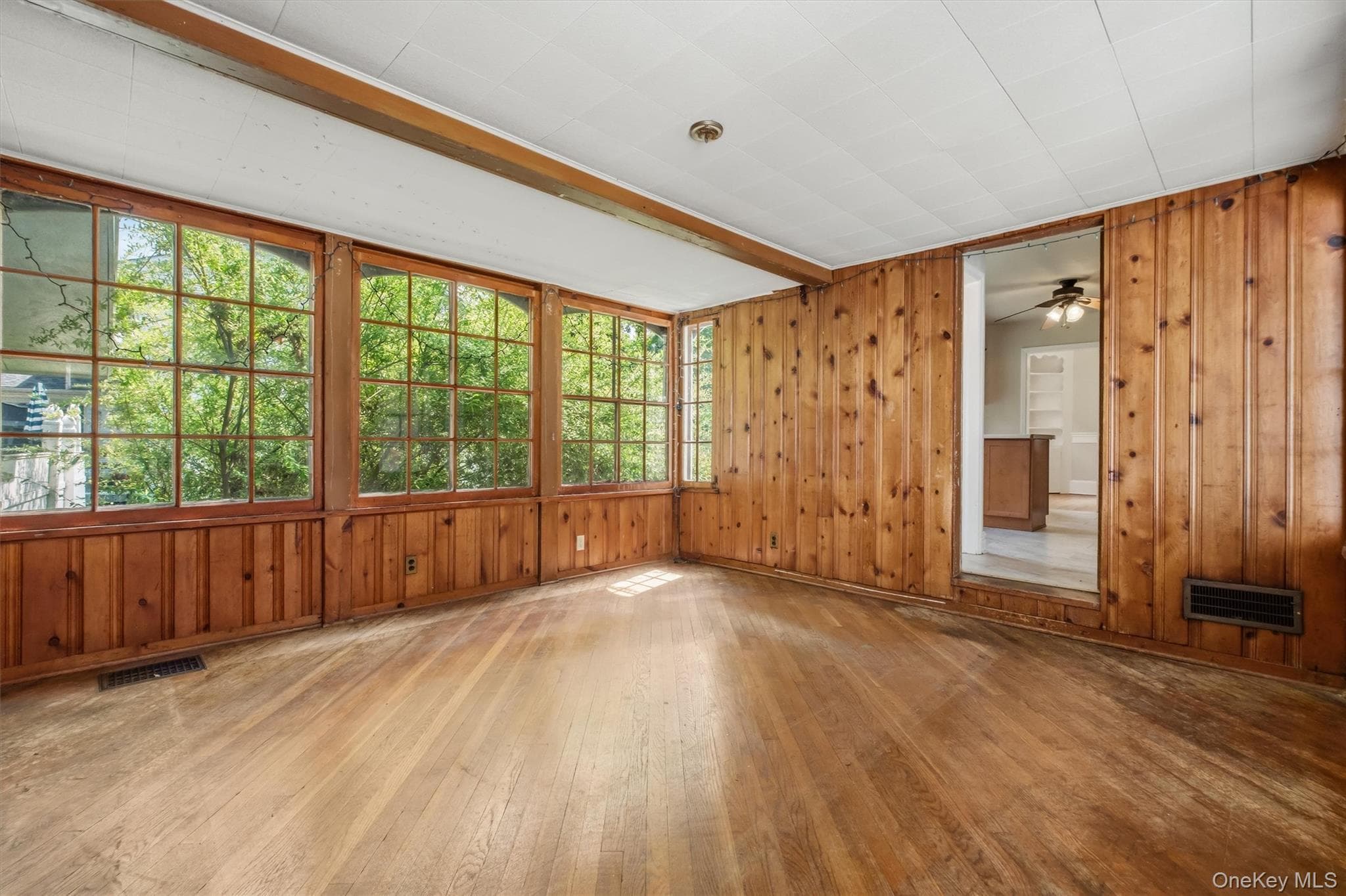 107 E Cedar Street thumbnail 28