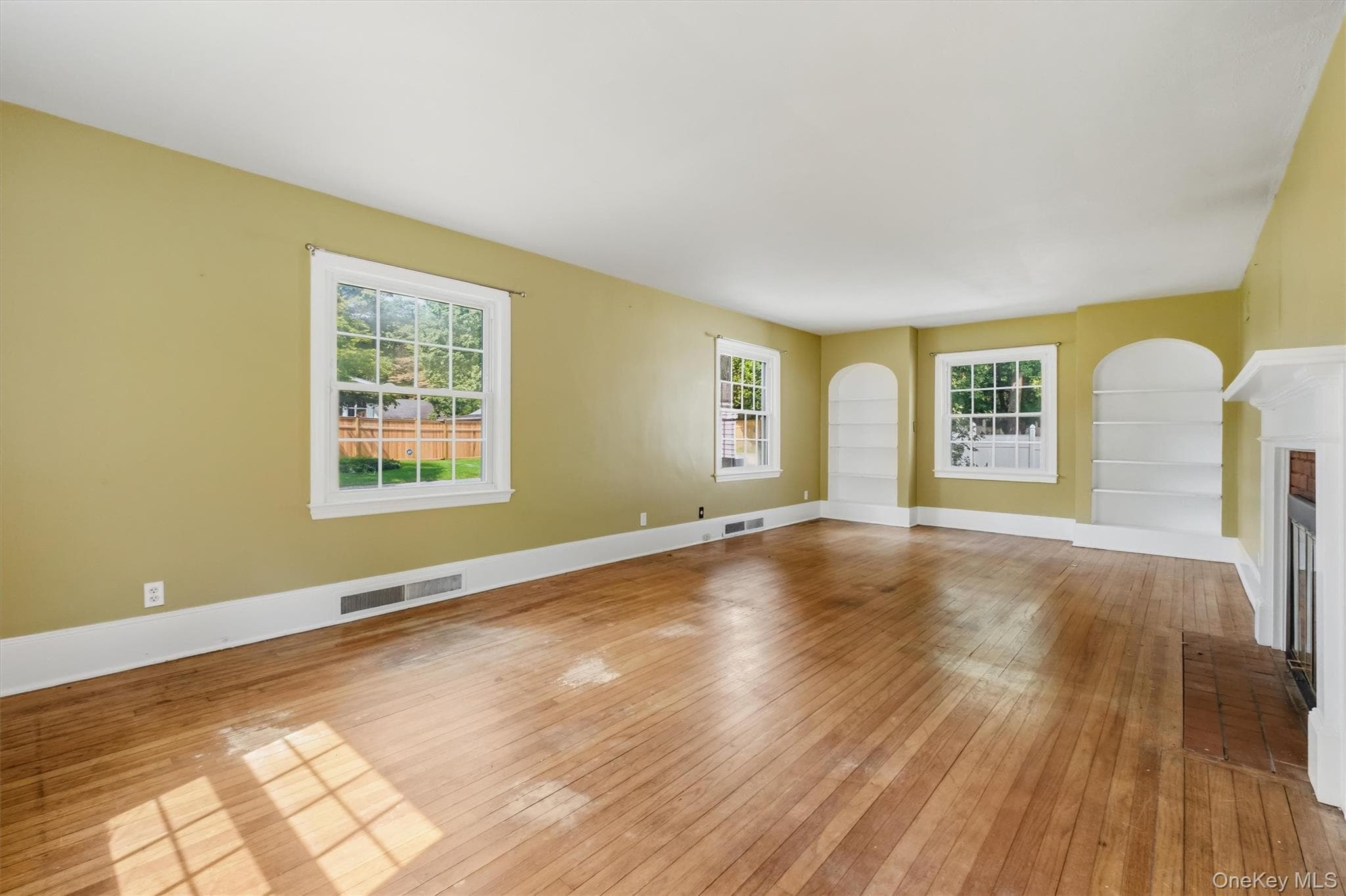 107 E Cedar Street thumbnail 10