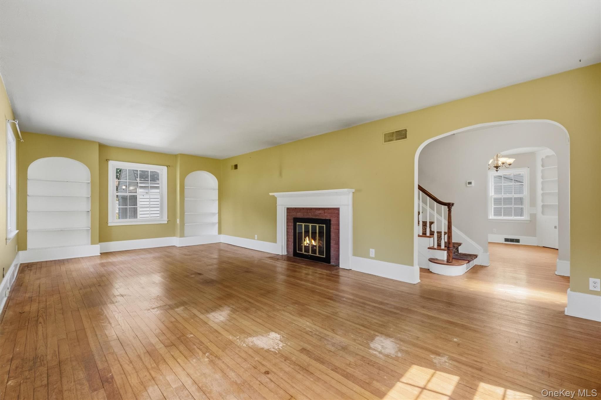 107 E Cedar Street thumbnail 11